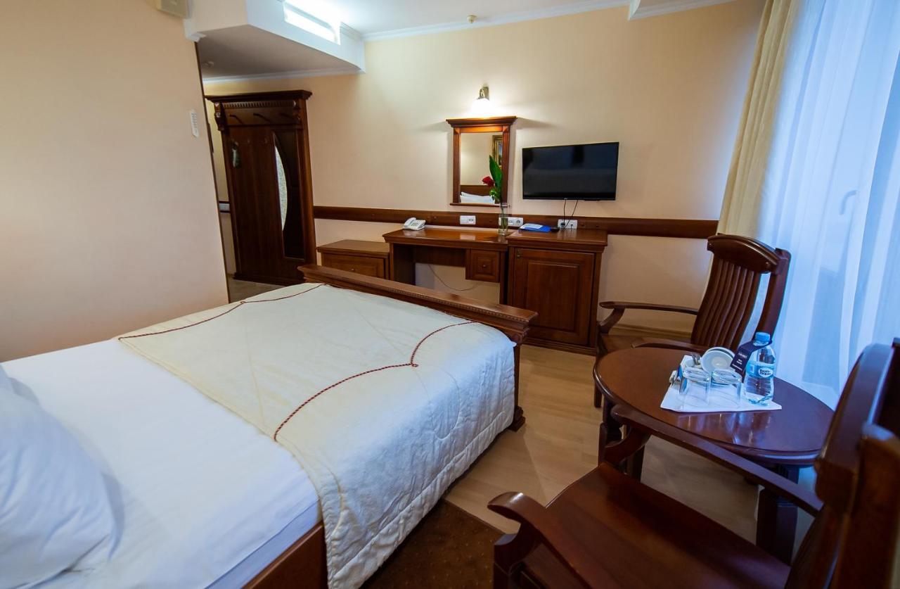 Salute Hotel Kijev Kültér fotó