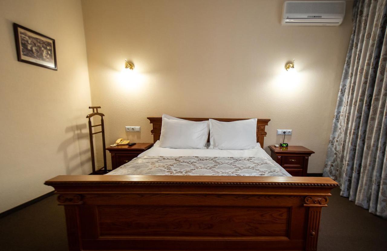 Salute Hotel Kijev Kültér fotó