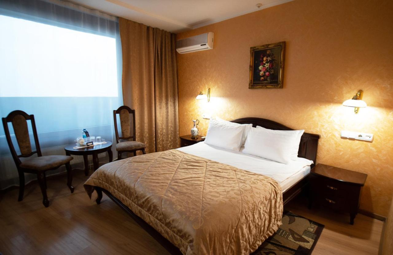 Salute Hotel Kijev Kültér fotó